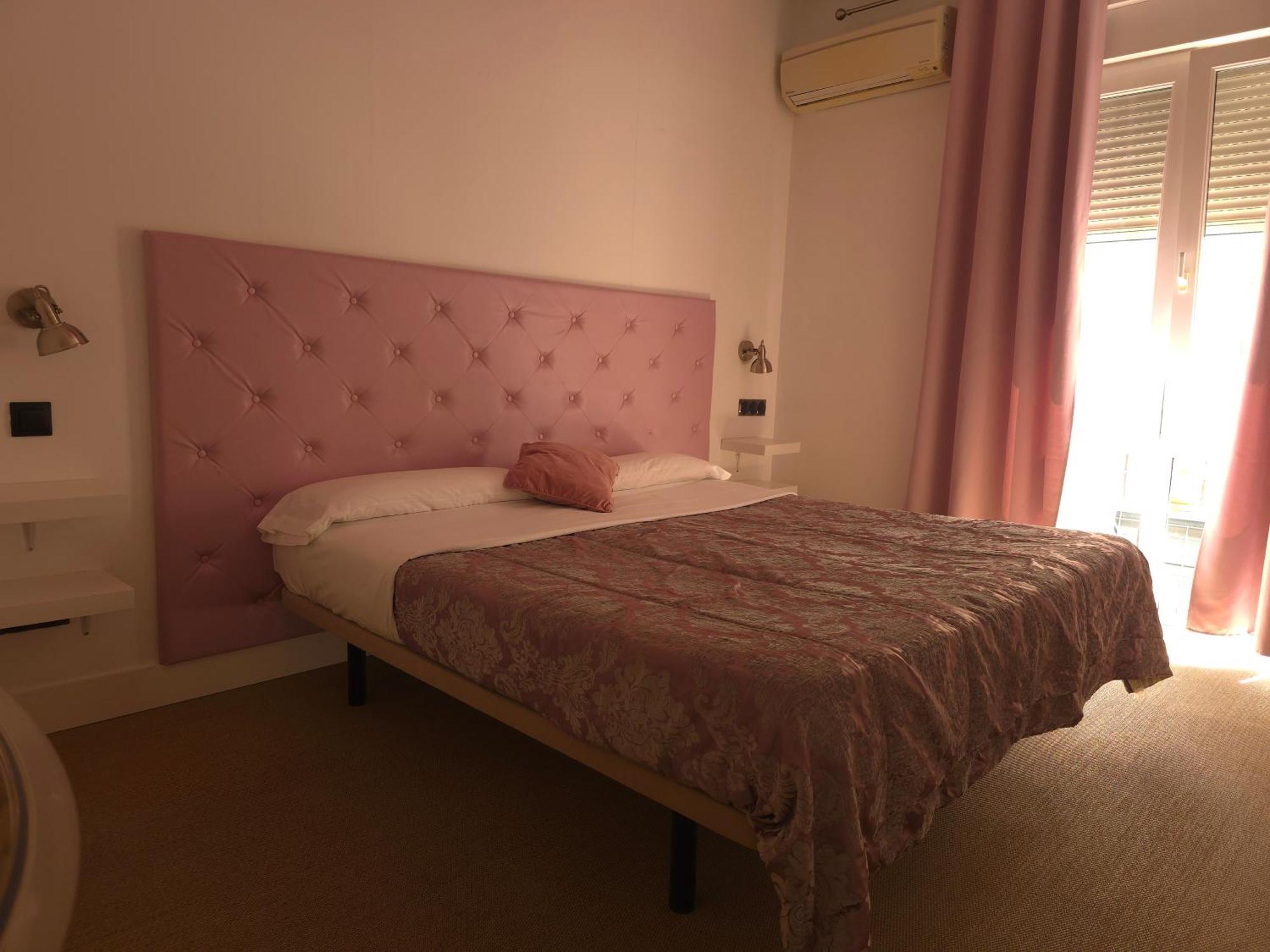 Hostal Santa Ana Colors Madrid Extérieur photo